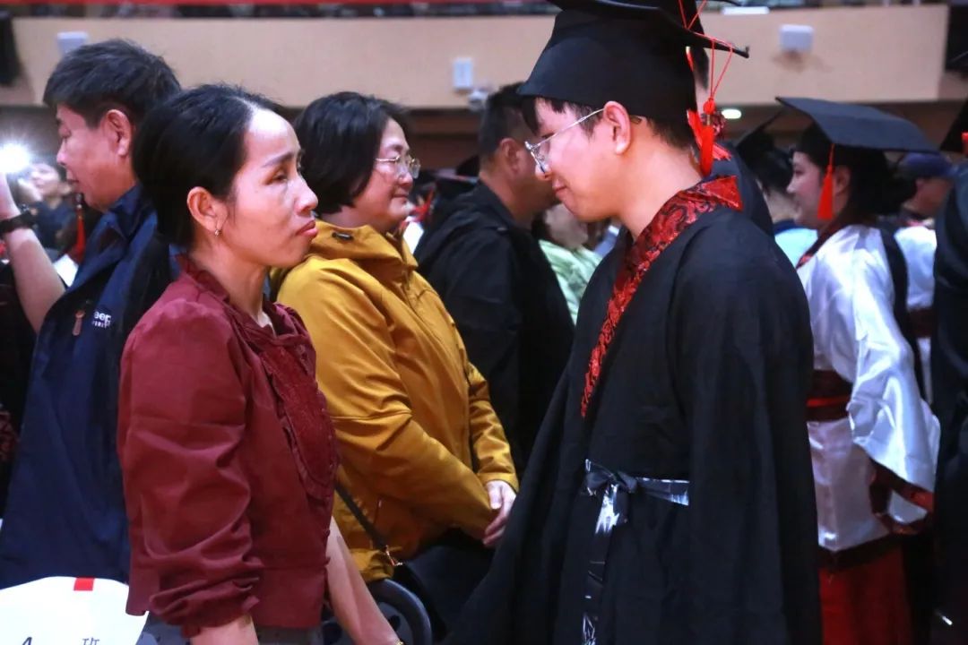 踐行青春誓言 立志揚(yáng)帆遠(yuǎn)航 | 海口山高高級(jí)實(shí)驗(yàn)中學(xué)十八歲成人禮暨百日誓師大會(huì)成功舉辦-圖片3