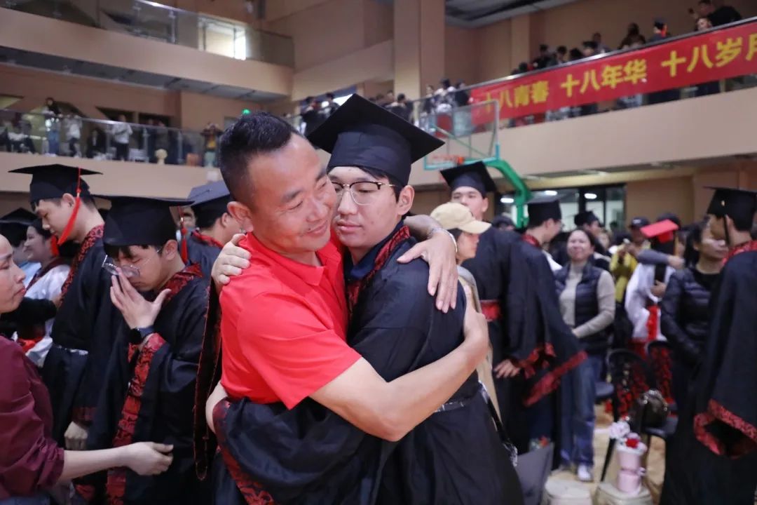 踐行青春誓言 立志揚(yáng)帆遠(yuǎn)航 | 海口山高高級(jí)實(shí)驗(yàn)中學(xué)十八歲成人禮暨百日誓師大會(huì)成功舉辦-圖片3