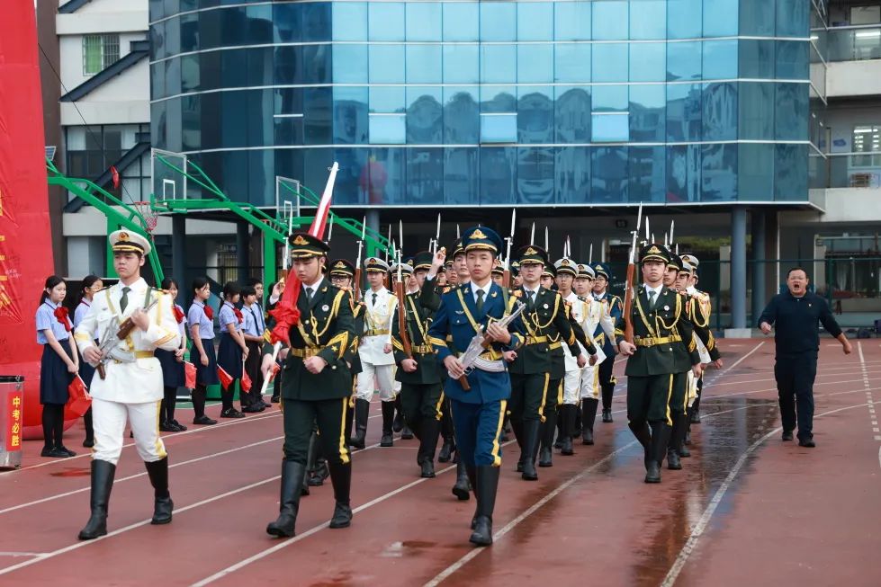 百日礪劍酬壯志 踔厲奮發(fā)向未來 ——?？谑旋埲A區(qū)山高實(shí)驗(yàn)學(xué)校八、九年級(jí)中考百日誓師活動(dòng)-圖片2