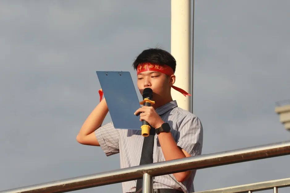 百日礪劍酬壯志 踔厲奮發(fā)向未來 ——海口市龍華區(qū)山高實(shí)驗(yàn)學(xué)校八、九年級(jí)中考百日誓師活動(dòng)-圖片3