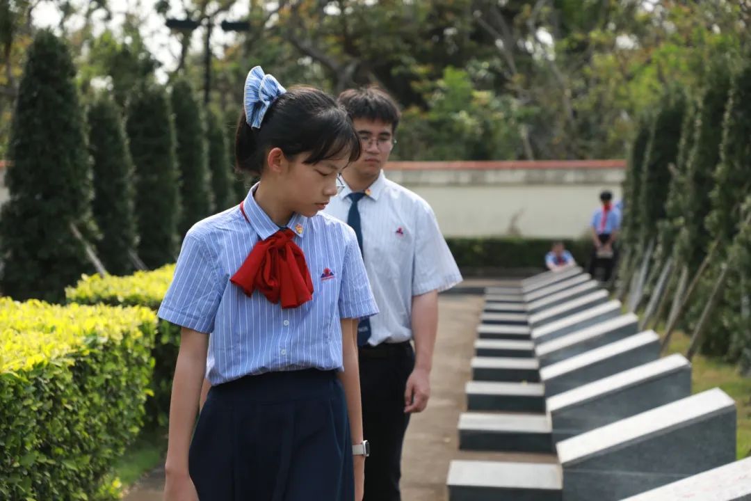 緬懷英烈承遺志 青春逐夢正當時 | ?？谏礁咧袑W清明祭英烈活動紀實-圖片3