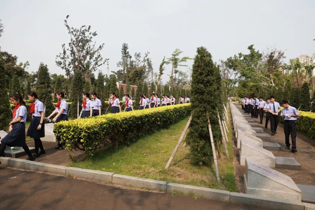 緬懷英烈承遺志 青春逐夢正當時 | ?？谏礁咧袑W清明祭英烈活動紀實-圖片3