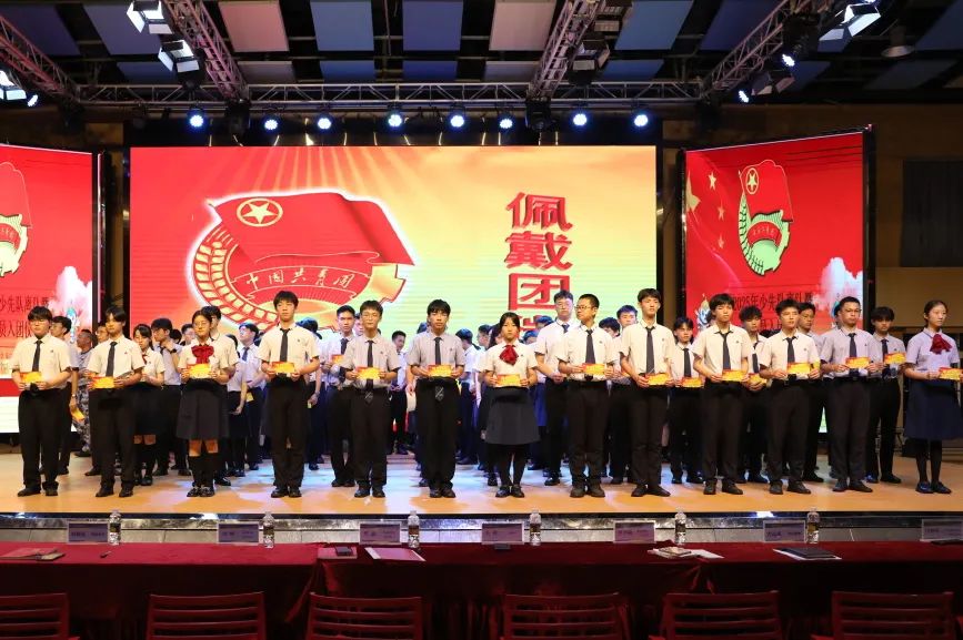 五四精神啟新篇，青春逐夢向未來——海口山高中學(xué)2025年離隊入團儀式順利舉行-圖片6