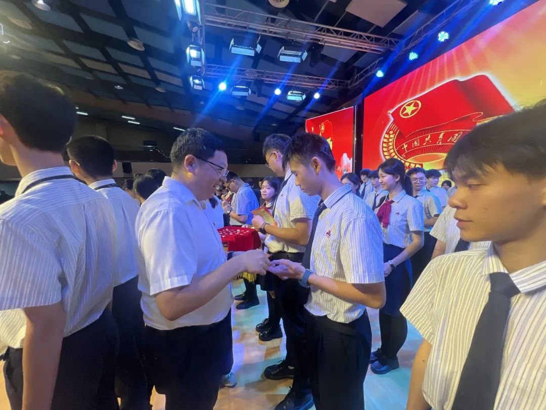 五四精神啟新篇，青春逐夢向未來——?？谏礁咧袑W(xué)2025年離隊入團儀式順利舉行-圖片6