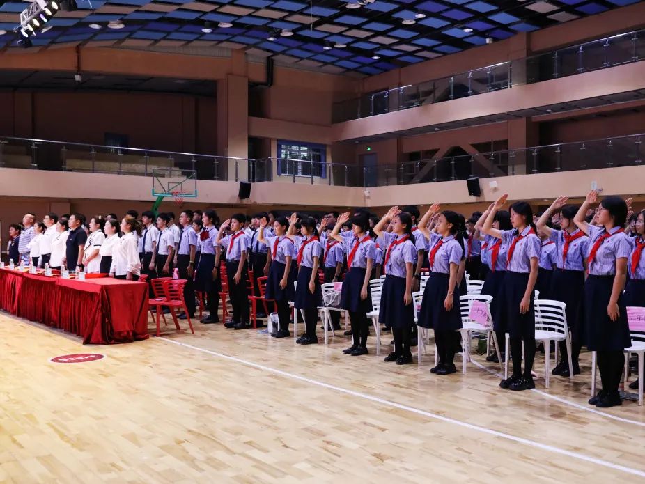 五四精神啟新篇，青春逐夢向未來——?？谏礁咧袑W(xué)2025年離隊入團儀式順利舉行-圖片7