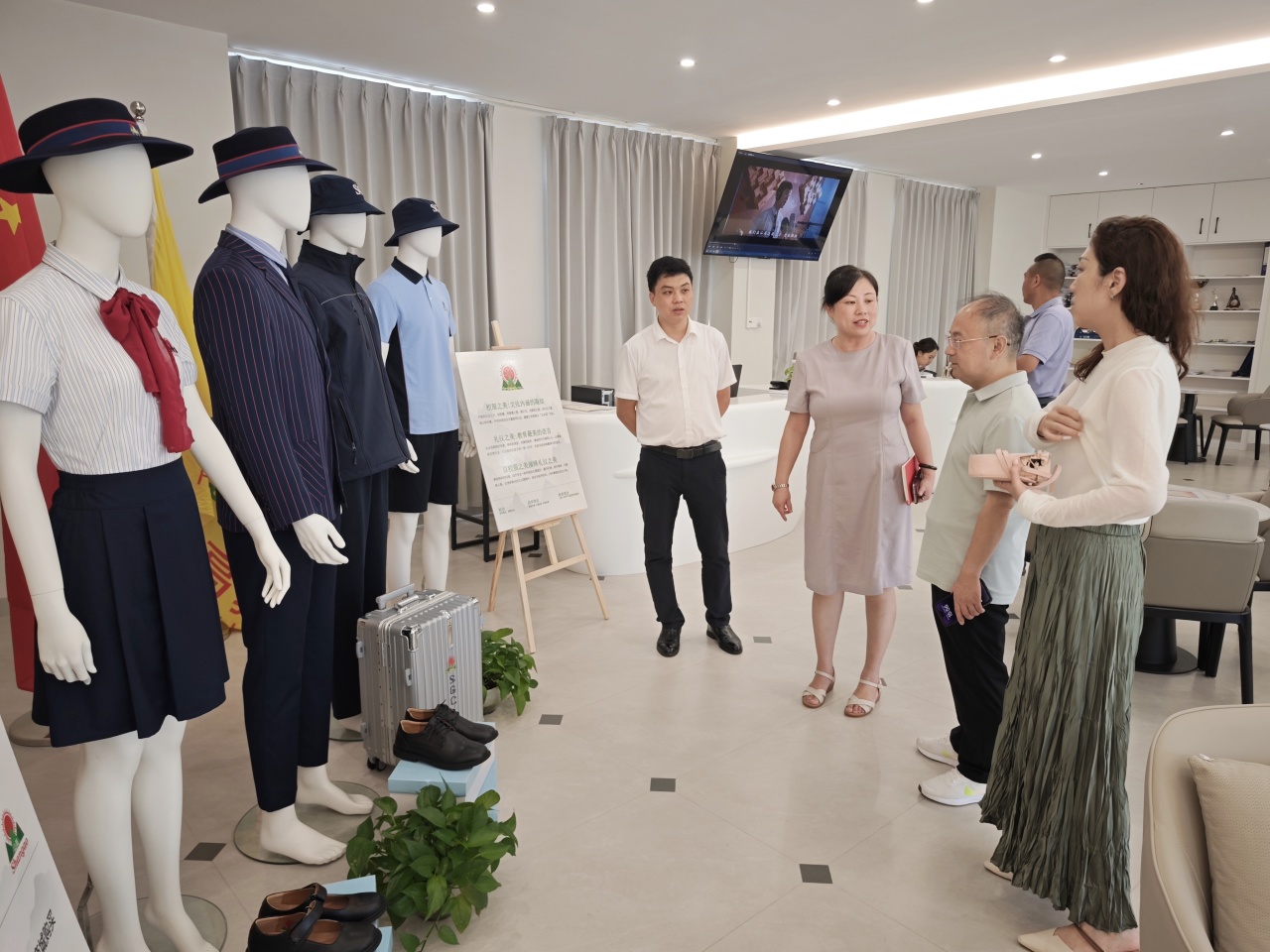 校際交流啟新程，共話教育謀發(fā)展——吉林大學萊姆頓學院代表蒞臨?？谏礁咧袑W參觀交流-圖片1