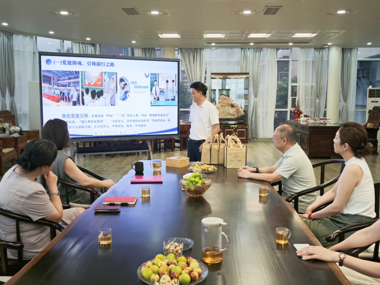 校際交流啟新程，共話教育謀發(fā)展——吉林大學萊姆頓學院代表蒞臨?？谏礁咧袑W參觀交流-圖片2