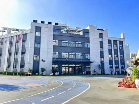 ?？谑猩礁哂變簣@簡介