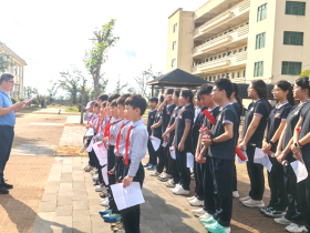五育并舉|弘揚雷鋒精神 傳承敬老美德——記定安縣山高學?！皩W雷鋒日”敬老院之行